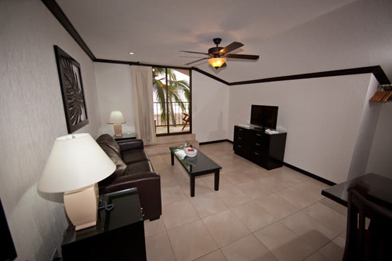 Courtyard & Poolside