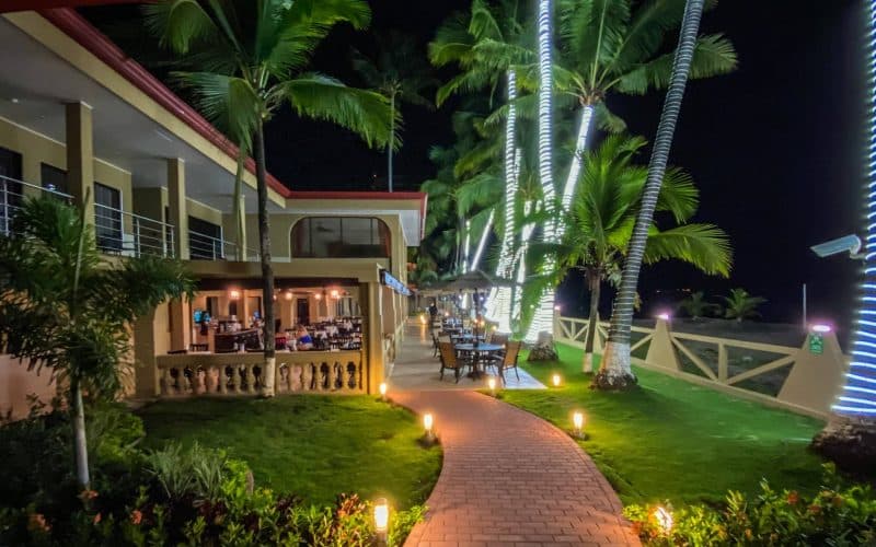 Courtyard & Poolside